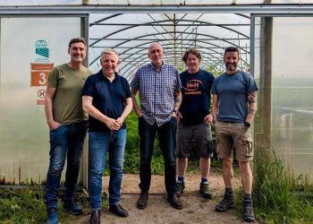 h&h-group-bosses-roll-up-their-sleeves-at-growing-well