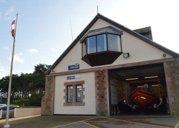 Trio trapped on sandbank after cut off by tide