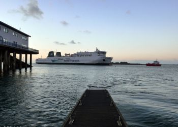 ferries-dock-in-barrow-for-the-winter