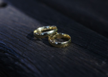 Divorce lawyers can help take the weight off your shoulders