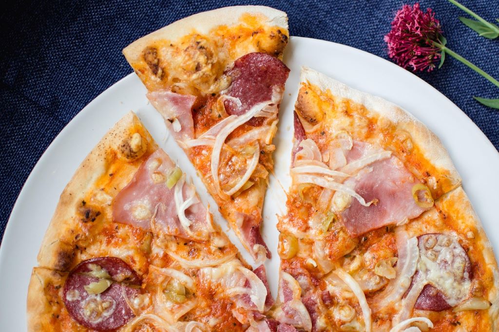 pizza-fridays!-improving-company-communication