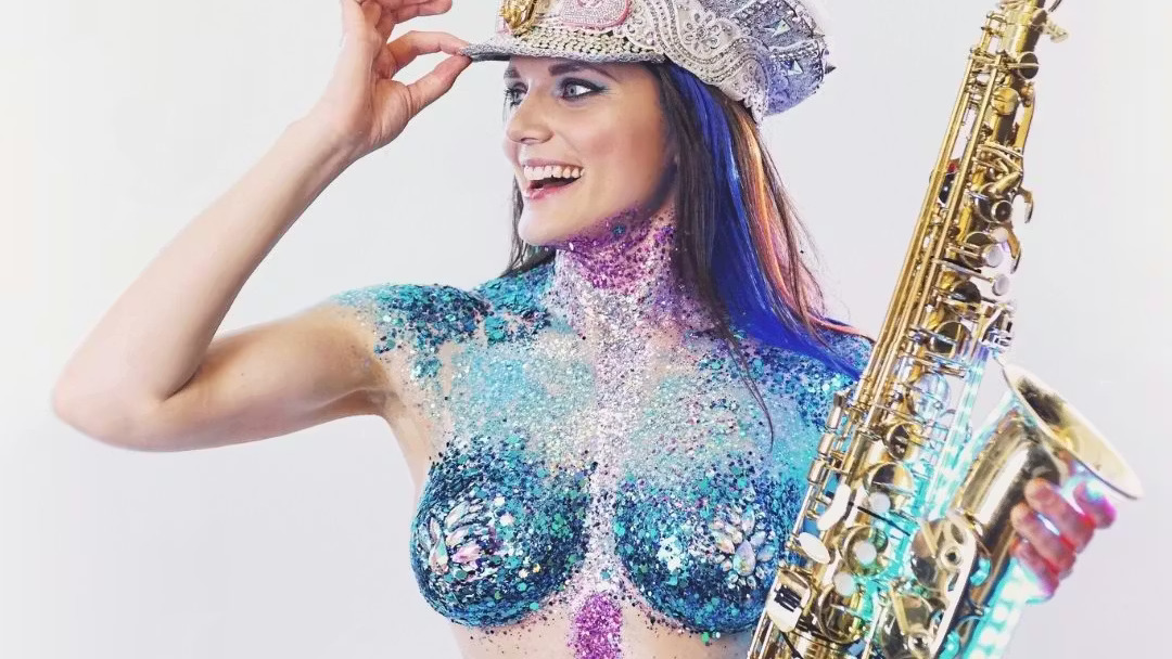 Ellie Sax to headline Carlisle Racecourse Ladies Night