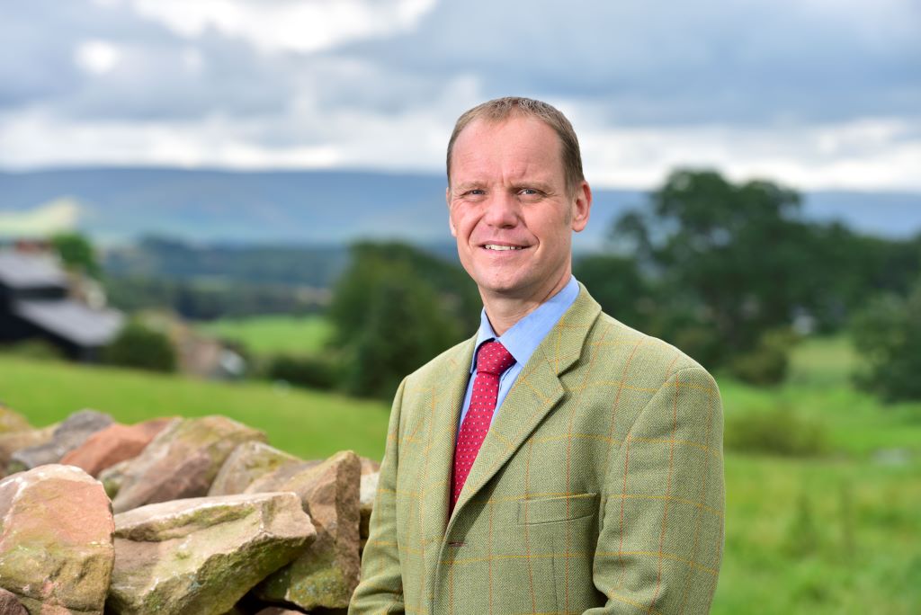 prestigious-award-for-h&h-land-&-estates-director
