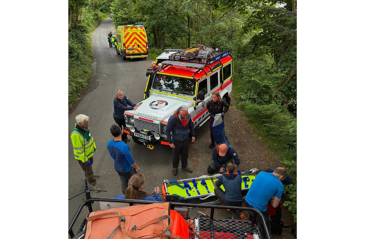 Walker loses consciousness after 5m fall from lakeside road